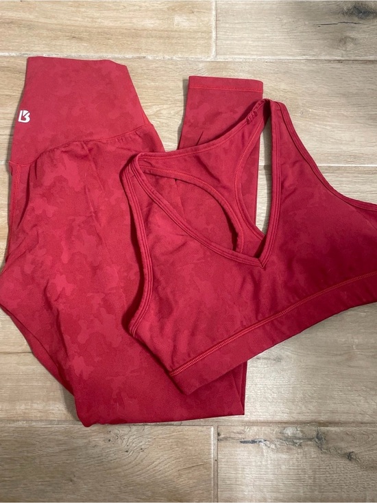 Buffbunny Collection Other - SOLD Buffbunny V-Neck Sports Bra and Legging Set - Red Camo